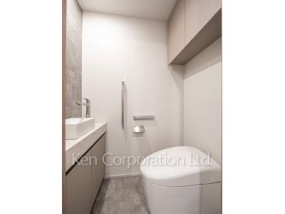 TAKANAWA GATEWAY CITY RESIDENCEの写真 トイレ※画像は同タイプの824号室（RAタイプ・モカグレージュ）です。階数・カラータイプが異なる場合があります。 ※8階の同じ間取タイプを撮影。仕様が異なることがあります。