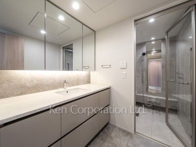 TAKANAWA GATEWAY CITY RESIDENCEの写真 パウダールーム※画像は同タイプの824号室（RAタイプ・モカグレージュ）です。階数・カラータイプが異なる場合があります。 ※8階の同じ間取タイプを撮影。仕様が異なることがあります。