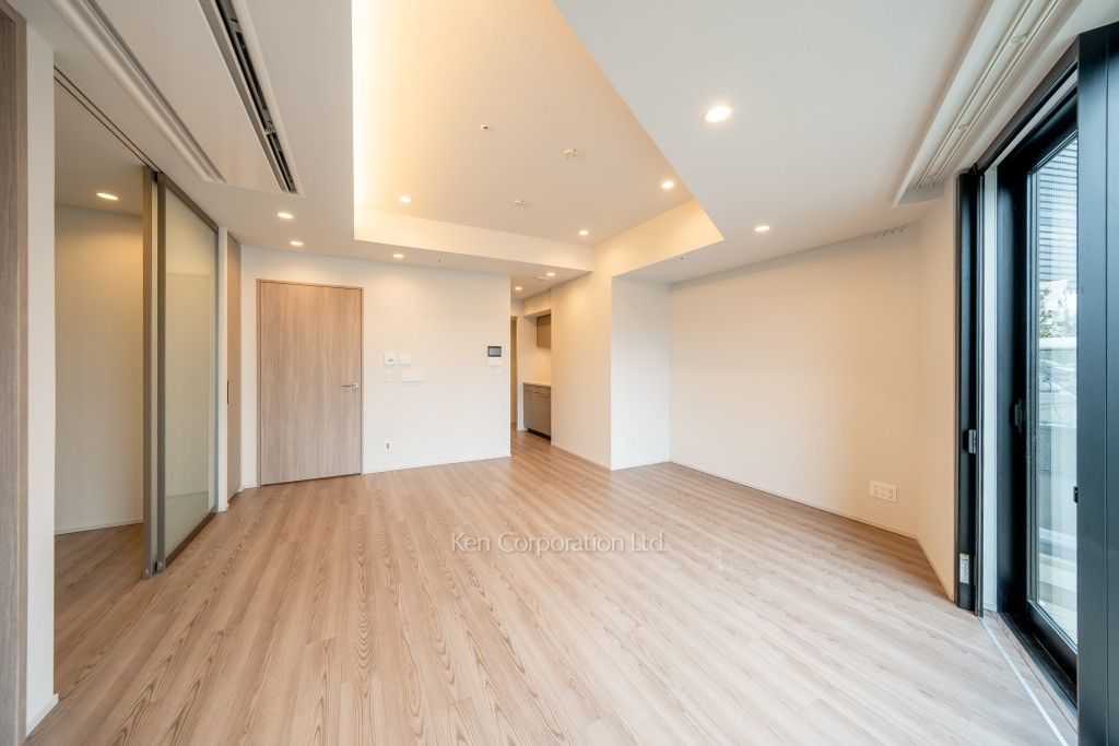 TAKANAWA GATEWAY CITY RESIDENCEの写真 リビングダイニング※画像は同タイプの824号室（RAタイプ・モカグレージュ）です。階数・カラータイプが異なる場合があります。 ※8階の同じ間取タイプを撮影。仕様が異なることがあります。