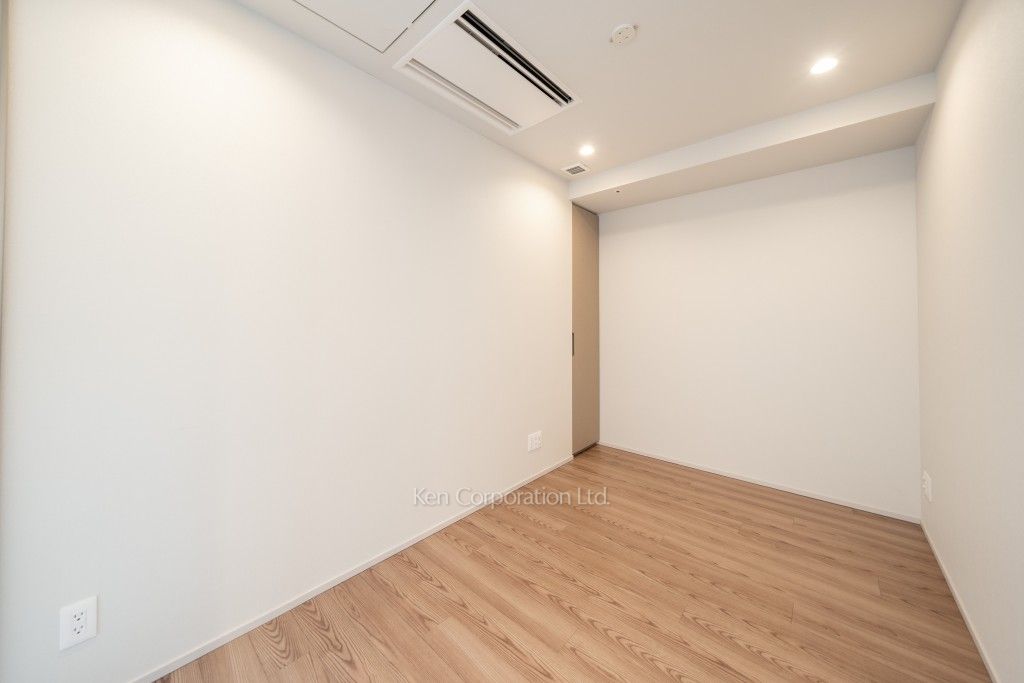 TAKANAWA GATEWAY CITY RESIDENCEの写真 ベッドルーム※画像は同タイプの824号室（RAタイプ・モカグレージュ）です。階数・カラータイプが異なる場合があります。 ※8階の同じ間取タイプを撮影。仕様が異なることがあります。