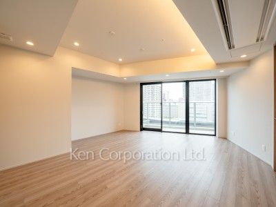 TAKANAWA GATEWAY CITY RESIDENCEの写真 リビングダイニング※画像は同タイプの824号室（RAタイプ・モカグレージュ）です。階数・カラータイプが異なる場合があります。 ※8階の同じ間取タイプを撮影。仕様が異なることがあります。