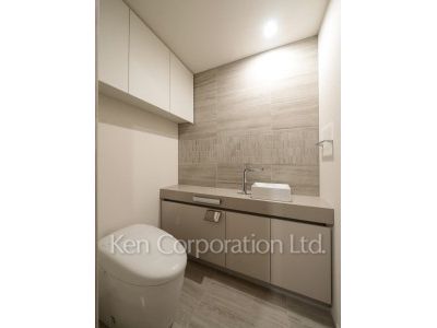 TAKANAWA GATEWAY CITY RESIDENCEの写真 トイレ※画像は同タイプの1019号室（SFタイプ・スノーグレージュ）です。階数・カラータイプが異なる場合があります。 ※10階の同じ間取タイプを撮影。仕様が異なることがあります。