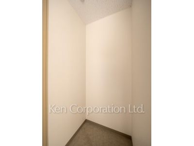 TAKANAWA GATEWAY CITY RESIDENCEの写真 デリバリートランクルーム※画像は同タイプの1019号室（SFタイプ・スノーグレージュ）です。階数・カラータイプが異なる場合があります。 ※10階の同じ間取タイプを撮影。仕様が異なることがあります。