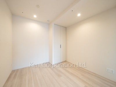 TAKANAWA GATEWAY CITY RESIDENCEの写真 ベッドルーム※画像は同タイプの1019号室（SFタイプ・スノーグレージュ）です。階数・カラータイプが異なる場合があります。 ※10階の同じ間取タイプを撮影。仕様が異なることがあります。