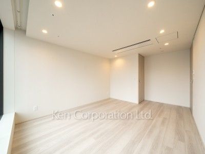 TAKANAWA GATEWAY CITY RESIDENCEの写真 マスターベッドルーム※画像は同タイプの1019号室（SFタイプ・スノーグレージュ）です。階数・カラータイプが異なる場合があります。 ※10階の同じ間取タイプを撮影。仕様が異なることがあります。