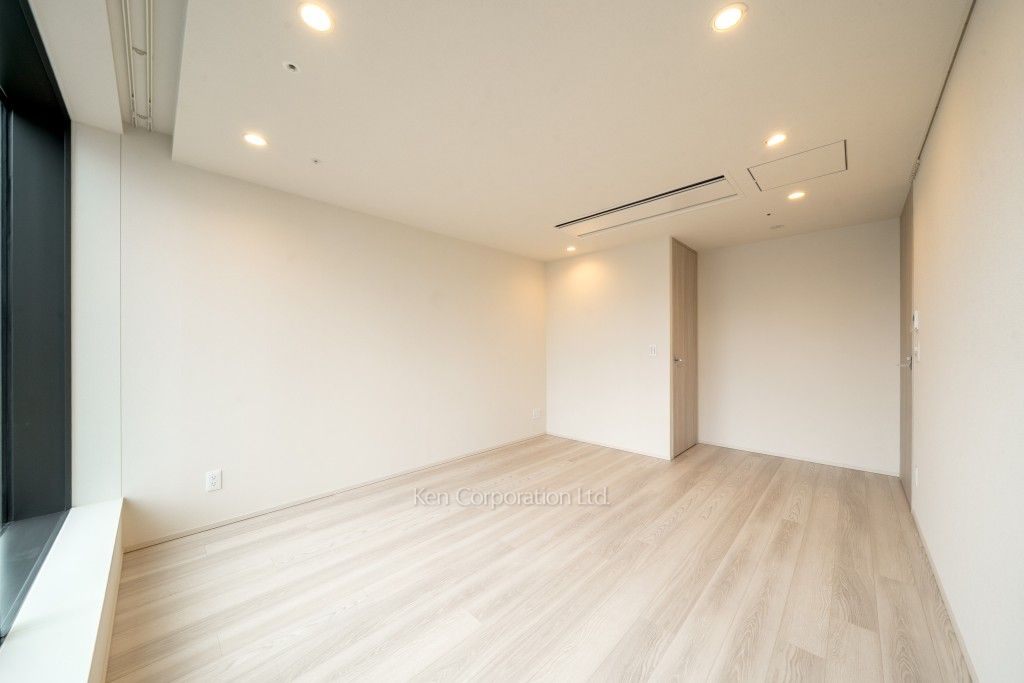 TAKANAWA GATEWAY CITY RESIDENCEの写真 マスターベッドルーム※画像は同タイプの1019号室（SFタイプ・スノーグレージュ）です。階数・カラータイプが異なる場合があります。 ※10階の同じ間取タイプを撮影。仕様が異なることがあります。