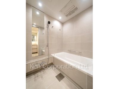 TAKANAWA GATEWAY CITY RESIDENCEの写真 バスルーム※画像は同タイプの1018号室（SGタイプ・スノーグレージュ）です。階数・カラータイプが異なる場合があります。 ※10階の同じ間取タイプを撮影。仕様が異なることがあります。