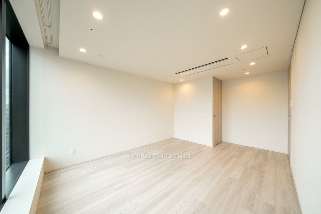 TAKANAWA GATEWAY CITY RESIDENCEの写真 マスターベッドルーム※画像は同タイプの1018号室（SGタイプ・スノーグレージュ）です。階数・カラータイプが異なる場合があります。 ※10階の同じ間取タイプを撮影。仕様が異なることがあります。