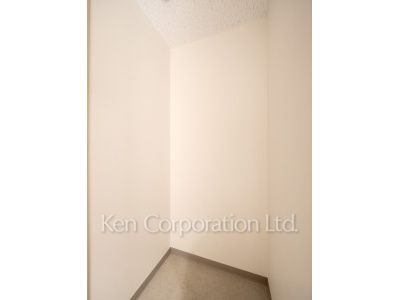 TAKANAWA GATEWAY CITY RESIDENCEの写真 デリバリートランクルーム※画像は同タイプの1018号室（SGタイプ・スノーグレージュ）です。階数・カラータイプが異なる場合があります。 ※10階の同じ間取タイプを撮影。仕様が異なることがあります。