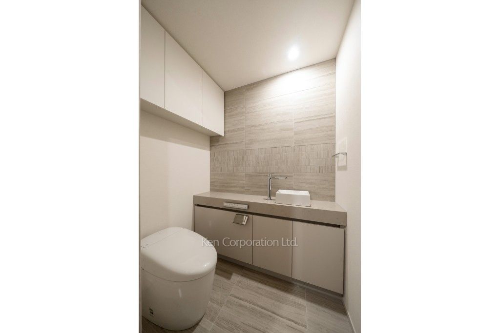 TAKANAWA GATEWAY CITY RESIDENCEの写真 トイレ※画像は同タイプの1018号室（SGタイプ・スノーグレージュ）です。階数・カラータイプが異なる場合があります。 ※10階の同じ間取タイプを撮影。仕様が異なることがあります。