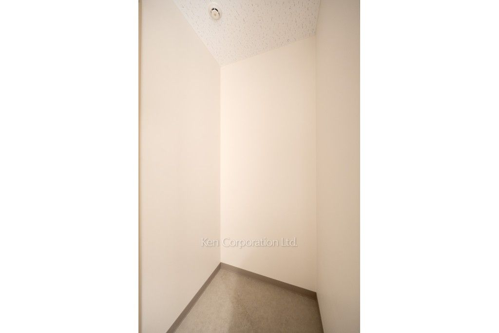 TAKANAWA GATEWAY CITY RESIDENCEの写真 デリバリートランクルーム※画像は同タイプの1018号室（SGタイプ・スノーグレージュ）です。階数・カラータイプが異なる場合があります。 ※10階の同じ間取タイプを撮影。仕様が異なることがあります。