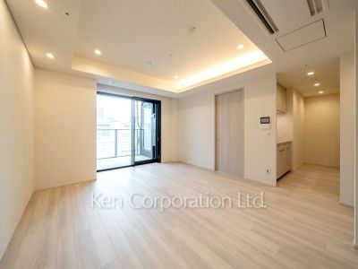 TAKANAWA GATEWAY CITY RESIDENCEの写真 リビングダイニング※画像は同タイプの1018号室（SGタイプ・スノーグレージュ）です。階数・カラータイプが異なる場合があります。 ※10階の同じ間取タイプを撮影。仕様が異なることがあります。