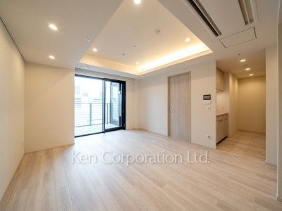 TAKANAWA GATEWAY CITY RESIDENCEの写真 リビングダイニング※画像は同タイプの1017号室（SHタイプ・スノーグレージュ）です。階数・カラータイプが異なる場合があります。 ※10階の同じ間取タイプを撮影。仕様が異なることがあります。