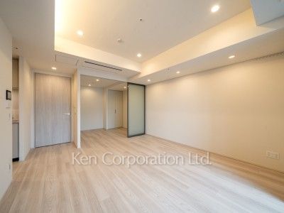 TAKANAWA GATEWAY CITY RESIDENCEの写真 リビングダイニング※画像は同タイプの1017号室（SHタイプ・スノーグレージュ）です。階数・カラータイプが異なる場合があります。 ※10階の同じ間取タイプを撮影。仕様が異なることがあります。