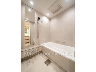 TAKANAWA GATEWAY CITY RESIDENCEの写真 バスルーム※画像は同タイプの1017号室（SHタイプ・スノーグレージュ）です。階数・カラータイプが異なる場合があります。 ※10階の同じ間取タイプを撮影。仕様が異なることがあります。