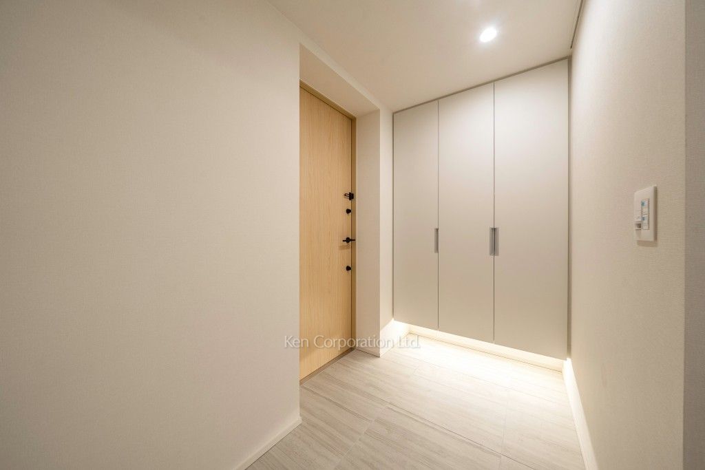 TAKANAWA GATEWAY CITY RESIDENCEの写真 玄関※画像は同タイプの1017号室（SHタイプ・スノーグレージュ）です。階数・カラータイプが異なる場合があります。 ※10階の同じ間取タイプを撮影。仕様が異なることがあります。