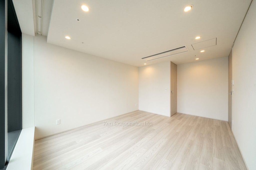 TAKANAWA GATEWAY CITY RESIDENCEの写真 マスターベッドルーム※画像は同タイプの1017号室（SHタイプ・スノーグレージュ）です。階数・カラータイプが異なる場合があります。 ※10階の同じ間取タイプを撮影。仕様が異なることがあります。