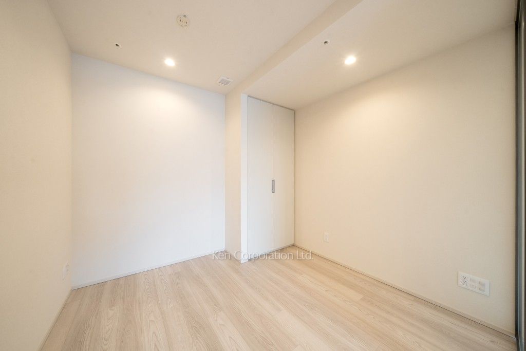 TAKANAWA GATEWAY CITY RESIDENCEの写真 ベッドルーム※画像は同タイプの1017号室（SHタイプ・スノーグレージュ）です。階数・カラータイプが異なる場合があります。 ※10階の同じ間取タイプを撮影。仕様が異なることがあります。