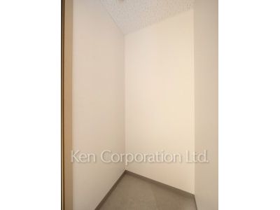 TAKANAWA GATEWAY CITY RESIDENCEの写真 デリバリートランクルーム※画像は同タイプの1017号室（SHタイプ・スノーグレージュ）です。階数・カラータイプが異なる場合があります。 ※10階の同じ間取タイプを撮影。仕様が異なることがあります。