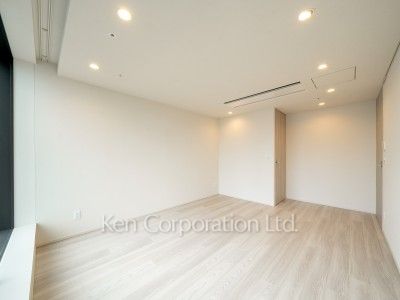 TAKANAWA GATEWAY CITY RESIDENCEの写真 マスターベッドルーム※画像は同タイプの1017号室（SHタイプ・スノーグレージュ）です。階数・カラータイプが異なる場合があります。 ※10階の同じ間取タイプを撮影。仕様が異なることがあります。