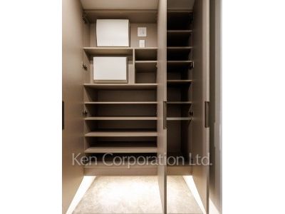 TAKANAWA GATEWAY CITY RESIDENCEの写真 シューズクローゼット ※13階の同じ間取タイプを撮影。仕様が異なることがあります。