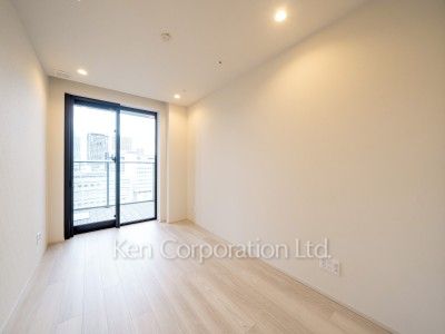 TAKANAWA GATEWAY CITY RESIDENCEの写真 ベッドルーム※画像は同タイプの1016号室（SIタイプ・スノーグレージュ）です。階数・カラータイプが異なる場合があります。 ※10階の同じ間取タイプを撮影。仕様が異なることがあります。