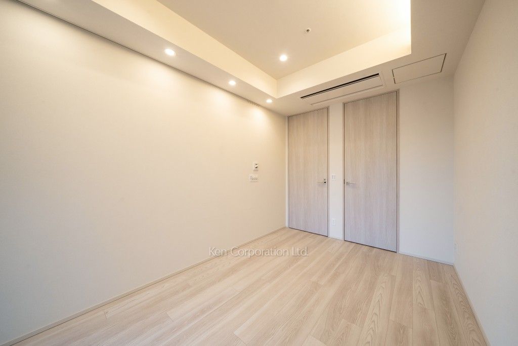 TAKANAWA GATEWAY CITY RESIDENCEの写真 マスターベッドルーム※画像は同タイプの1016号室（SIタイプ・スノーグレージュ）です。階数・カラータイプが異なる場合があります。 ※10階の同じ間取タイプを撮影。仕様が異なることがあります。