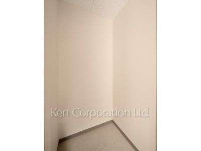 TAKANAWA GATEWAY CITY RESIDENCEの写真 デリバリートランクルーム※画像は同タイプの1016号室（SIタイプ・スノーグレージュ）です。階数・カラータイプが異なる場合があります。 ※10階の同じ間取タイプを撮影。仕様が異なることがあります。