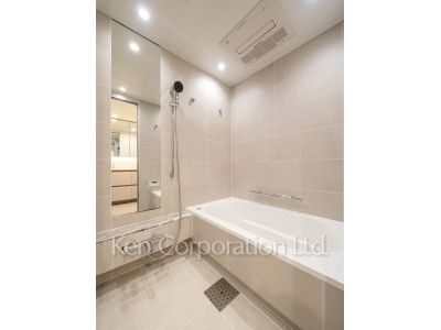 TAKANAWA GATEWAY CITY RESIDENCEの写真 バスルーム※画像は同タイプの1016号室（SIタイプ・スノーグレージュ）です。階数・カラータイプが異なる場合があります。 ※10階の同じ間取タイプを撮影。仕様が異なることがあります。