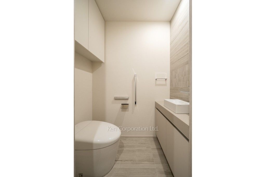 TAKANAWA GATEWAY CITY RESIDENCEの写真 トイレ※画像は同タイプの1016号室（SIタイプ・スノーグレージュ）です。階数・カラータイプが異なる場合があります。 ※10階の同じ間取タイプを撮影。仕様が異なることがあります。