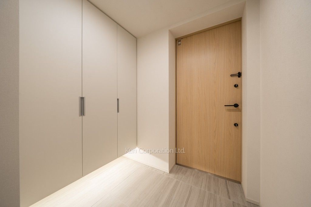 TAKANAWA GATEWAY CITY RESIDENCEの写真 玄関※画像は同タイプの1016号室（SIタイプ・スノーグレージュ）です。階数・カラータイプが異なる場合があります。 ※10階の同じ間取タイプを撮影。仕様が異なることがあります。