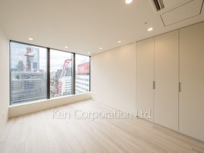 TAKANAWA GATEWAY CITY RESIDENCEの写真 マスターベッドルーム※画像は同タイプの1014号室（SKタイプ・スノーグレージュ）です。階数・カラータイプが異なる場合があります。 ※10階の同じ間取タイプを撮影。仕様が異なることがあります。