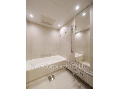 TAKANAWA GATEWAY CITY RESIDENCEの写真 バスルーム※画像は同タイプの1014号室（SKタイプ・スノーグレージュ）です。階数・カラータイプが異なる場合があります。 ※10階の同じ間取タイプを撮影。仕様が異なることがあります。