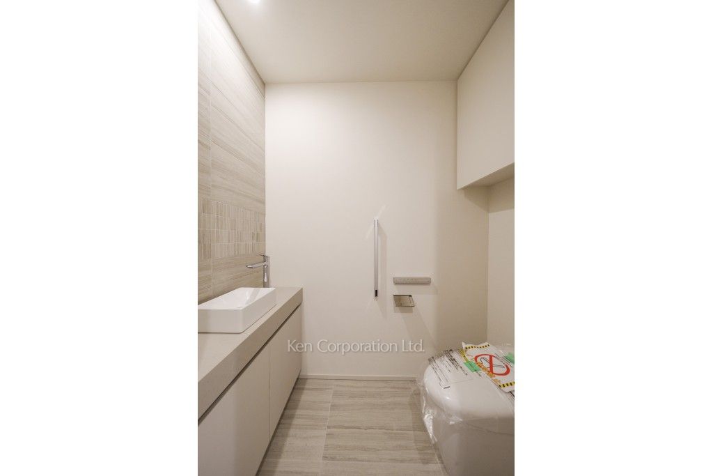 TAKANAWA GATEWAY CITY RESIDENCEの写真 トイレ※画像は同タイプの1014号室（SKタイプ・スノーグレージュ）です。階数・カラータイプが異なる場合があります。 ※10階の同じ間取タイプを撮影。仕様が異なることがあります。