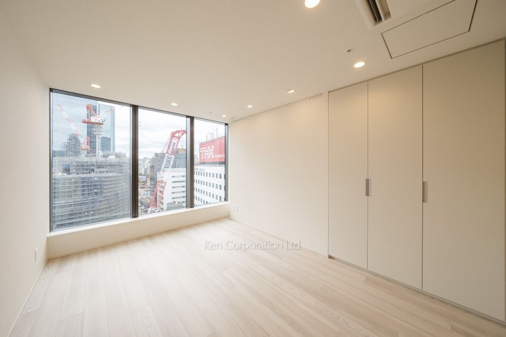 TAKANAWA GATEWAY CITY RESIDENCEの写真 マスターベッドルーム※画像は同タイプの1014号室（SKタイプ・スノーグレージュ）です。階数・カラータイプが異なる場合があります。 ※10階の同じ間取タイプを撮影。仕様が異なることがあります。