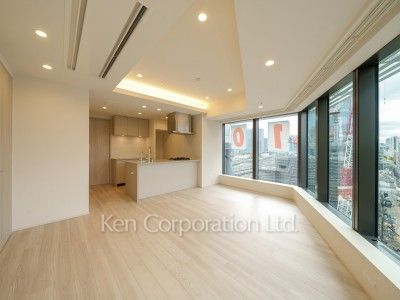 TAKANAWA GATEWAY CITY RESIDENCEの写真 リビングダイニングキッチン※画像は同タイプの1013号室（SLタイプ・スノーグレージュ）です。階数・カラータイプが異なる場合があります。※画像では、冷蔵庫が未設置ですが、今後設置されます。 ※10階の同じ間取タイプを撮影。仕様が異なることがあります。