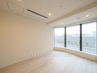 TAKANAWA GATEWAY CITY RESIDENCEの写真 マスターベッドルーム※画像は同タイプの1013号室（SLタイプ・スノーグレージュ）です。階数・カラータイプが異なる場合があります。 ※10階の同じ間取タイプを撮影。仕様が異なることがあります。