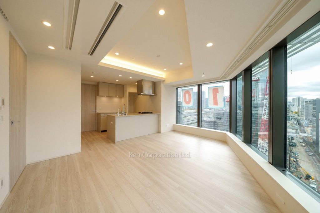 TAKANAWA GATEWAY CITY RESIDENCEの写真 リビングダイニングキッチン※画像は同タイプの1013号室（SLタイプ・スノーグレージュ）です。階数・カラータイプが異なる場合があります。※画像では、冷蔵庫が未設置ですが、今後設置されます。 ※10階の同じ間取タイプを撮影。仕様が異なることがあります。