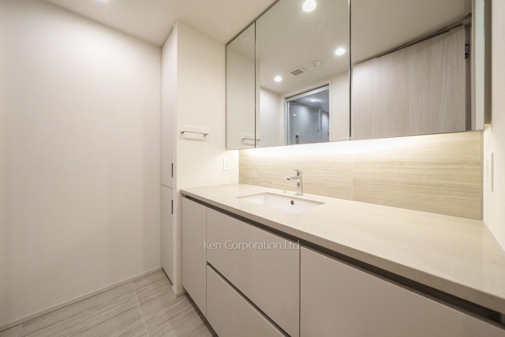 TAKANAWA GATEWAY CITY RESIDENCEの写真 パウダールーム※画像は同タイプの1013号室（SLタイプ・スノーグレージュ）です。階数・カラータイプが異なる場合があります。 ※10階の同じ間取タイプを撮影。仕様が異なることがあります。