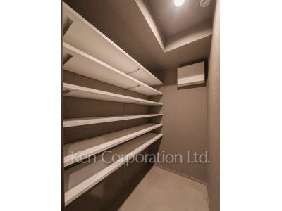 デュオフラッツ池尻大橋の写真 シューズインクローゼット ※12階の同じ間取タイプを撮影。仕様が異なることがあります。