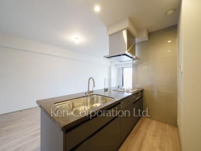 キッチン ※9階の同じ間取タイプを撮影。仕様が異なることがあります。