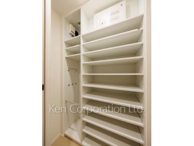 HARUMI FLAG PORT VILLAGEの写真 シューズインクローゼット ※9階の同じ間取タイプを撮影。仕様が異なることがあります。