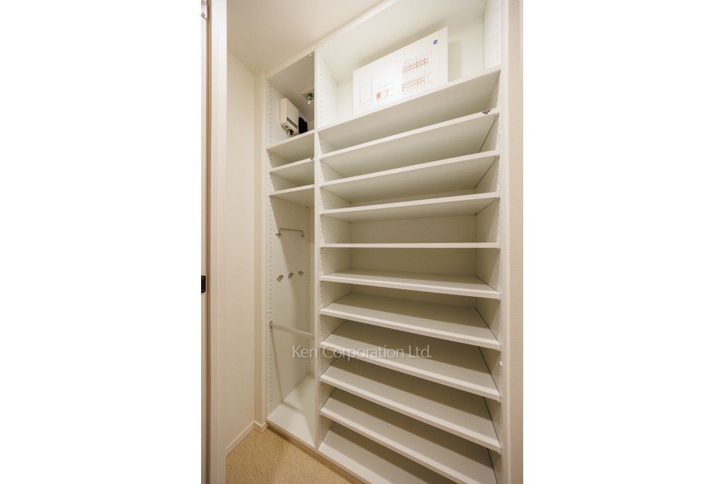 HARUMI FLAG PORT VILLAGEの写真 シューズインクローゼット ※9階の同じ間取タイプを撮影。仕様が異なることがあります。