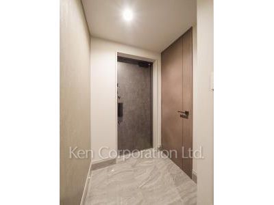 玄関 ※9階の同じ間取タイプを撮影。仕様が異なることがあります。