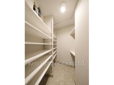 Le UnDeux南青山の写真 シューズインクローゼット ※9階の同じ間取タイプを撮影。仕様が異なることがあります。