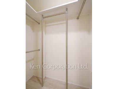 アジールコート都立大学の写真 ウォークインクローゼット ※1階の同じ間取タイプを撮影。仕様が異なることがあります。