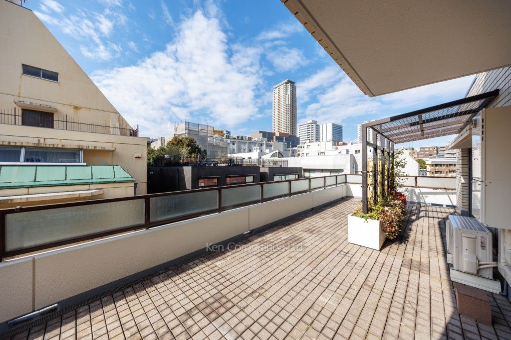 赤坂新坂ハウスの写真 バルコニー