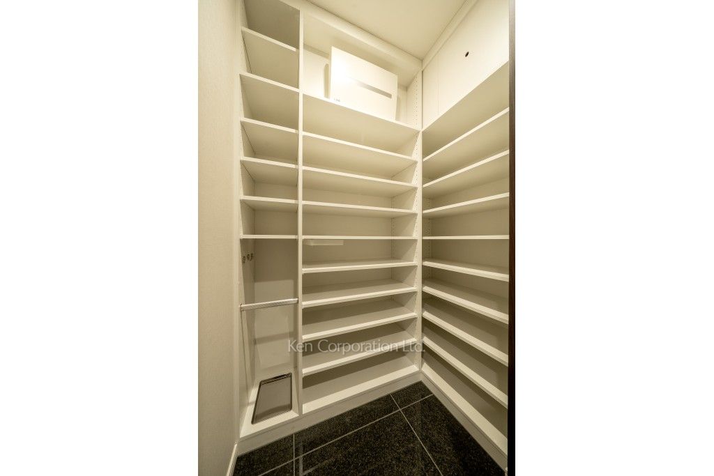 麻布台ヒルズ レジデンスBの写真 シューズインクローゼット