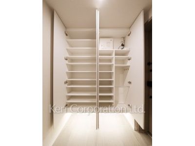 シューズクローゼット ※23階の同じ間取タイプを撮影。仕様が異なることがあります。