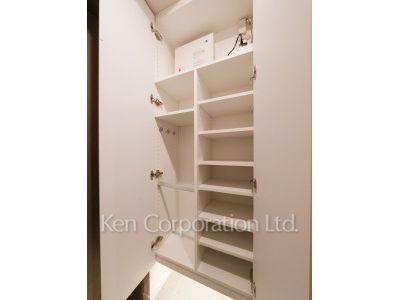 シューズクローゼット ※23階の同じ間取タイプを撮影。仕様が異なることがあります。